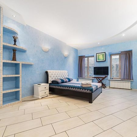 Classical Deribasivska 3-Bedrooms Apartment 敖德萨 外观 照片