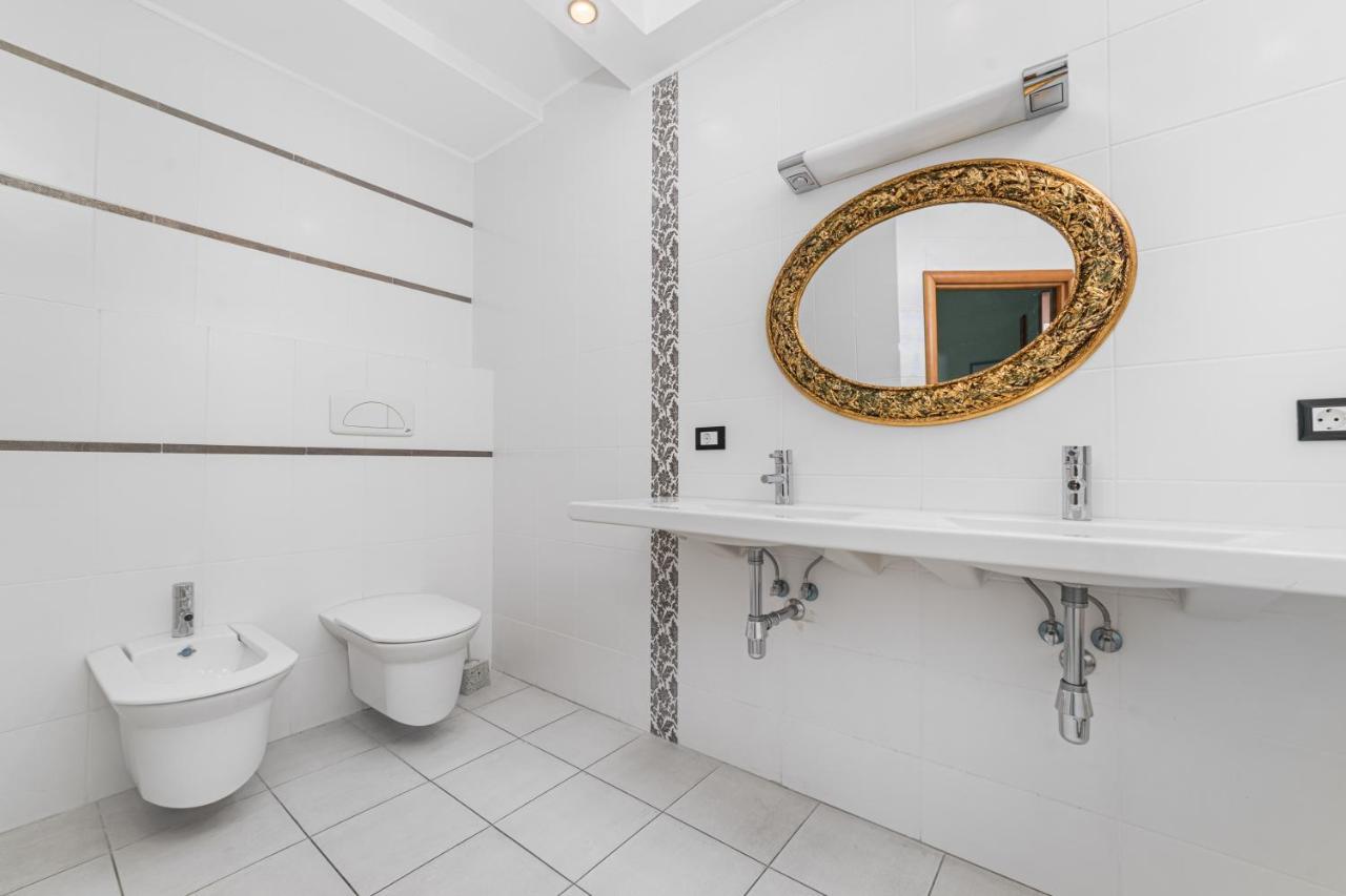 Classical Deribasivska 3-Bedrooms Apartment 敖德萨 外观 照片