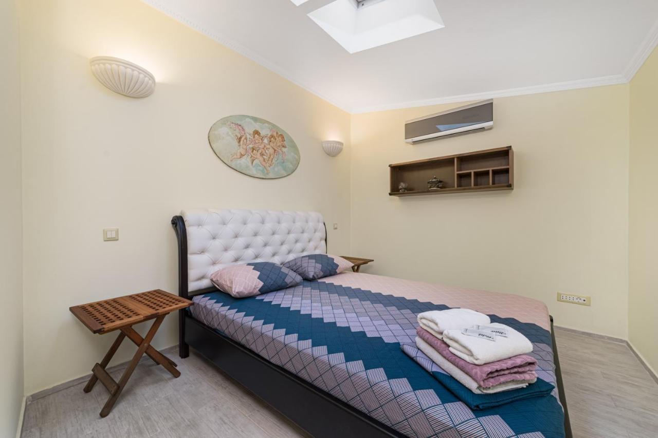 Classical Deribasivska 3-Bedrooms Apartment 敖德萨 外观 照片