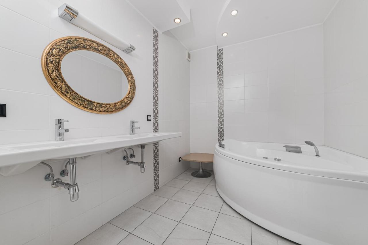 Classical Deribasivska 3-Bedrooms Apartment 敖德萨 外观 照片